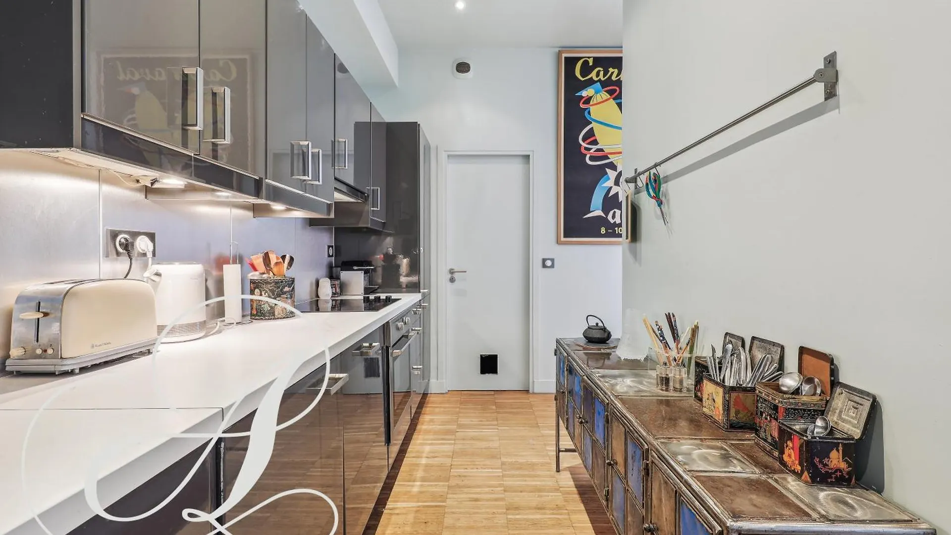 Philosophy, Luxury Apartment For 6 In Madeleine Parijs